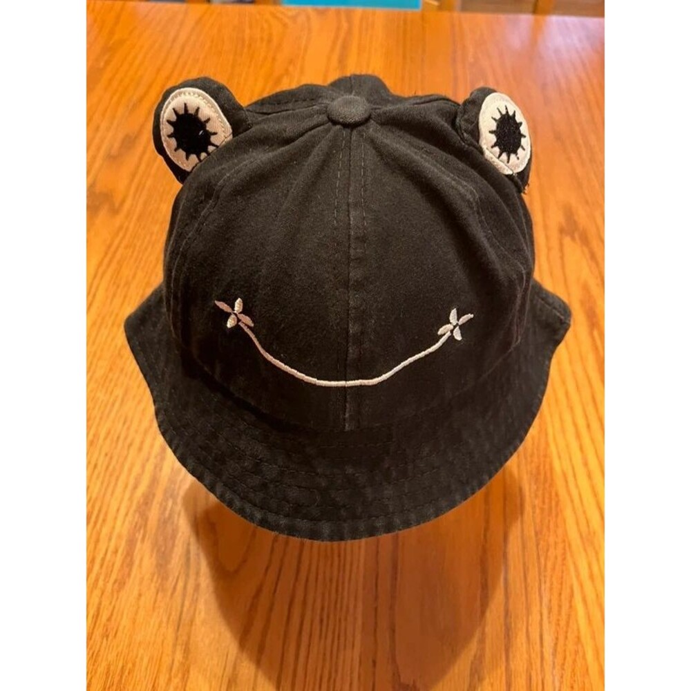 Kids black bucket hat with smiley face